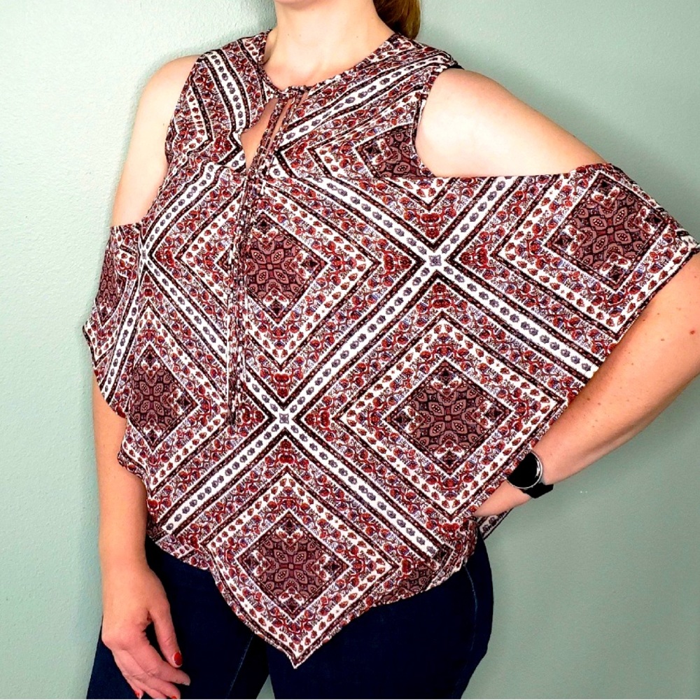 Zack and Rachael Cold Shoulder Handkerchief Top in women Size XL.